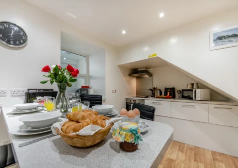 The kitchen & dining area at 5 The Norton, Tenby