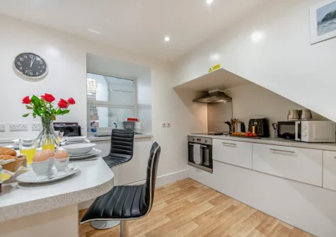 The kitchen & dining area at 5 The Norton, Tenby