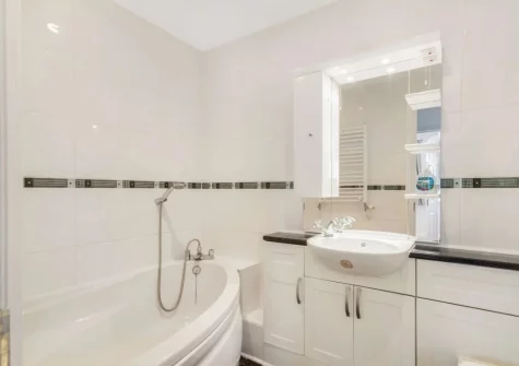 The bathroom at 6 Goscar Court, Tenby