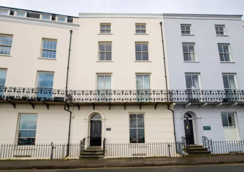6 Richmond House is a family-friendly apartment with sea views over Tenby Bay