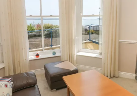 6 South Beach Court, Tenby