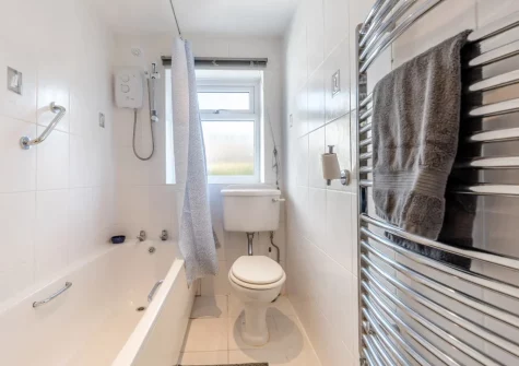 The bathroom at 7 Oakridge Acres, Tenby