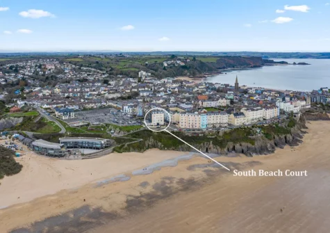 7 South Beach Court is perfectly located overlooking Tenby's South Beach, boasting almost direct access onto the award winning sandy beach