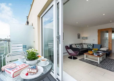 The balcony & outdoor sitting area at 8 Cobourg House, Tenby