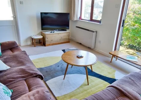 9 Kings Court, Narberth is an attractive 3-bedroom cottage close to local attractions and beaches, perfect for family explorations. A short drive to Tenby and Saundersfoot, it's a great base to explore Pembrokeshire's coast, countryside, and culture.