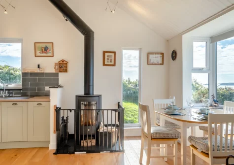 The kitchen & dining area at Aelfryn, Wisemans Bridge