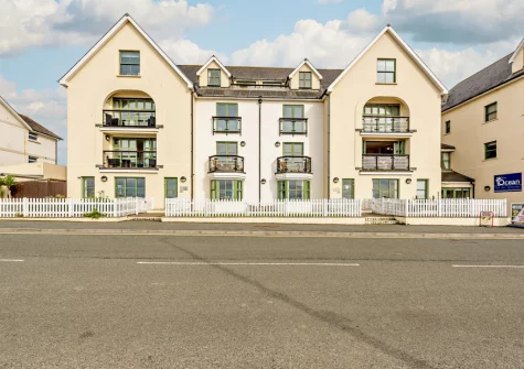 Aeradŵr is an idyllic sea view apartment with views over Broad Haven Beach