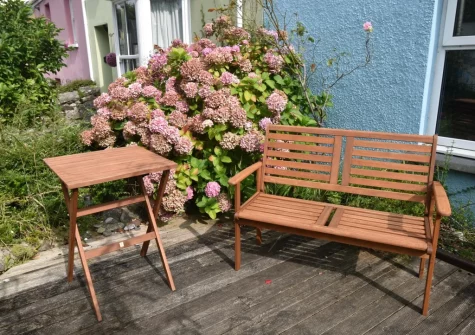 The decked front patio & outdoor sitting area at Anchor Cottage, Tenby