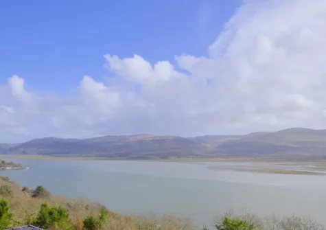 The decked patio boasts more wonderful views over the estuary, hills & nearby woodlands