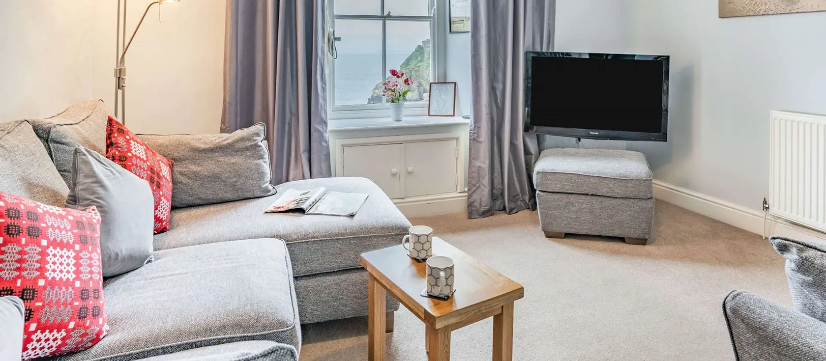 Ar Lan Y Mor, Tenby is a stylish 4-bedroom maisonette with wonderful sea views over Castle Beach. Set in charming Tenby, enjoy easy access to beautiful beaches, shops, and coastal walks. Perfect for families seeking an unforgettable seaside escape.