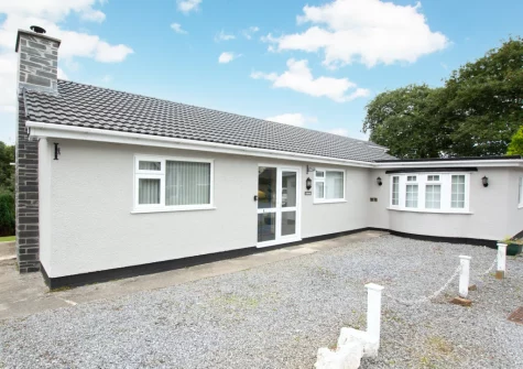 Ashwood is set in a quiet residential area of Saundersfoot with a large driveway & wrap-around garden