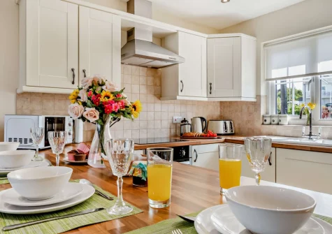 The kitchen & dining area at Awel Y Môr, Broad Haven