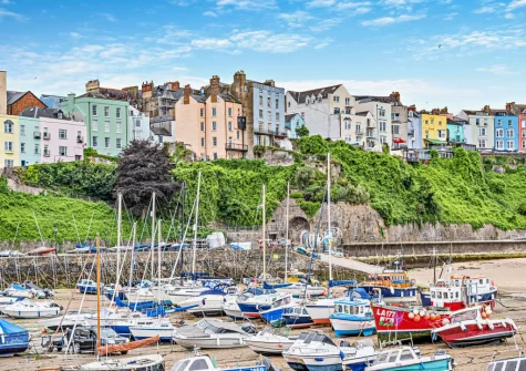 Beach Retreat is a contemporary sea view apartment looking over Tenby Harbour and North Beach