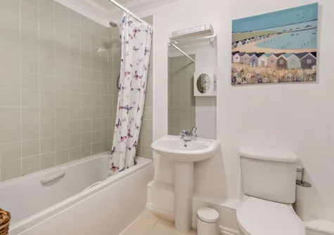 The bathroom at Beach View, Broad Haven