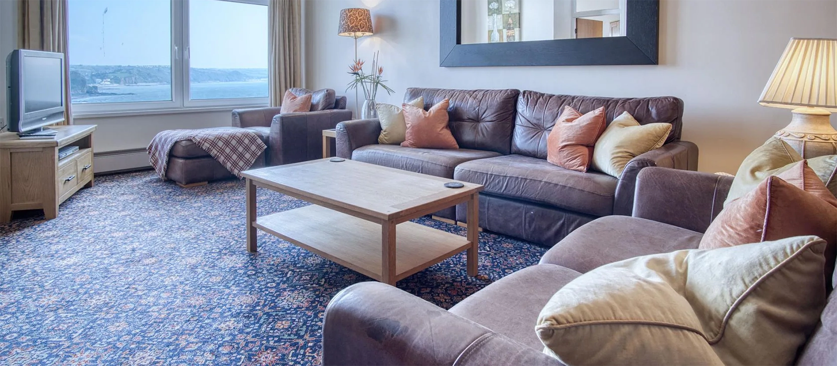 Beach View, Saundersfoot is a spacious 3-bedroom property with stunning views over the sea, located just a short walk from Saundersfoot Beach. It offers a fully equipped kitchen, a comfortable living room, and an outdoor patio area.
