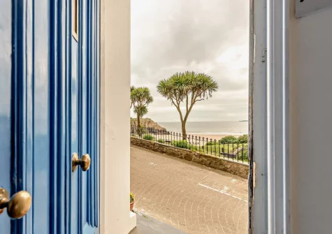 Beach View is a ground-floor apartment within a spectacular Georgian townhouse