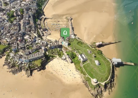 Beach View is perfect for a couple's break by the sea, with beaches within 100 metres