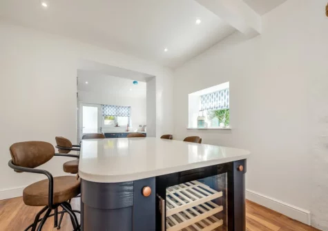 The breakfast bar dining area at Beachy View at Harbour Heights, Saundersfoot