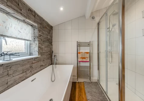 The bathroom at Beachy View at Harbour Heights, Saundersfoot