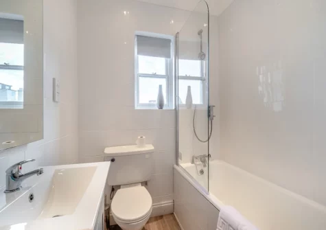 The bathroom at Beaufort Apartment, Tenby