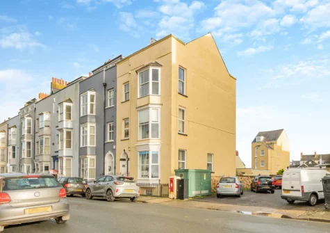 Beaufort Apartment is a spacious apartment, spread over two floors, with sea views overlooking iconic Tenby South Beach