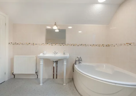 Bedroom #1 en-suite bathroom at Beech Tree Cottage, Saundersfoot