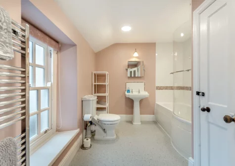 The bathroom at Beech Tree Cottage, Saundersfoot