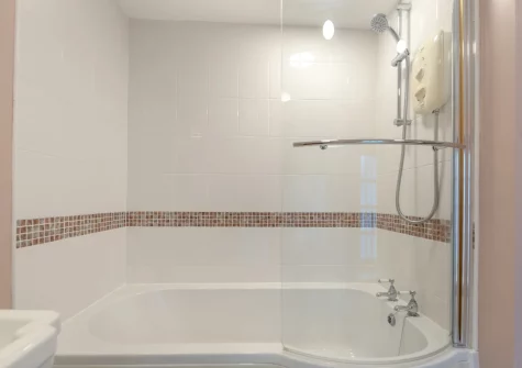 The bathroom at Beech Tree Cottage, Saundersfoot