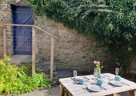 The enclosed courtyard garden & alfresco dining area at Berry Cottage, Little Haven