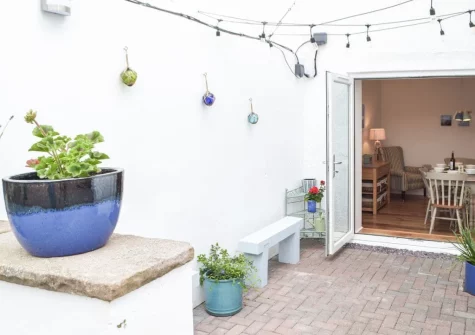 The courtyard garden at Bluebell House, Tenby