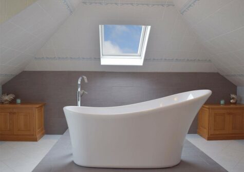 Bedroom #1 en-suite at Bounty Manor, Llanddewi Velfrey