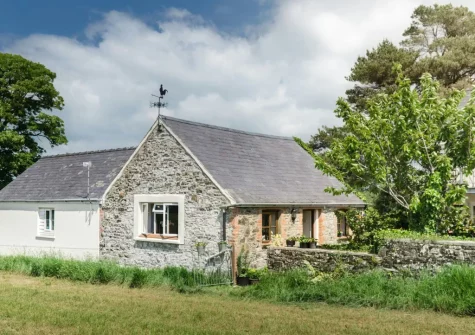 Bridge Cottage, a picturesque detached stone cottage is in beautiful & peaceful surroundings within the Pembrokeshire Coast National Park