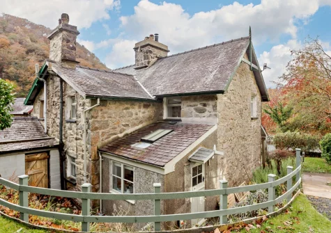 Brig-Y-Bwlch has front and rear gardens with lawns and established borders