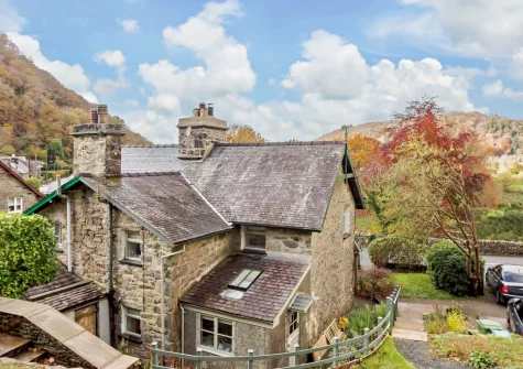 Brig-Y-Bwlch has front and rear gardens with lawns and established borders