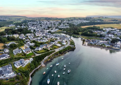 Bryn Benar is is set in an elevated position above Abersoch's picturesque Outer Harbour and offers spectacular uninterrupted views