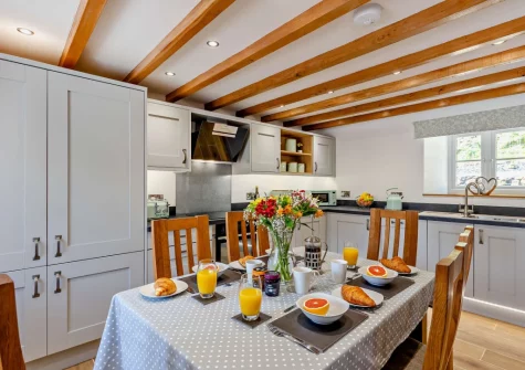 The kitchen & dining area at Bryn Bras, Brithdir