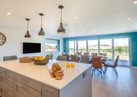 The kitchen & dining area at Bryn Deufor, Anelog