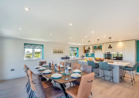 The kitchen & dining area at Bryn Deufor, Anelog