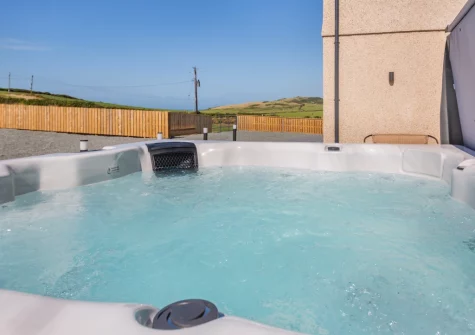 The hot tub at Bryn Deufor, Anelog