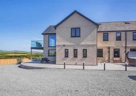 The patio, hot tub, barbecue & alfresco dining area at Bryn Deufor, Anelog