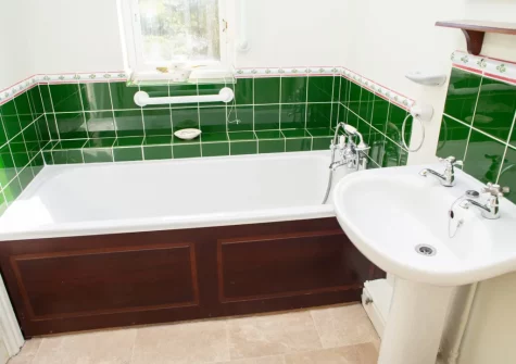 Bedroom #4 en-suite bathroom at Brynceirios, Newport