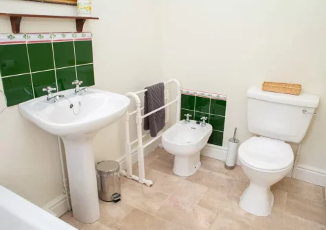 Bedroom #4 en-suite bathroom at Brynceirios, Newport