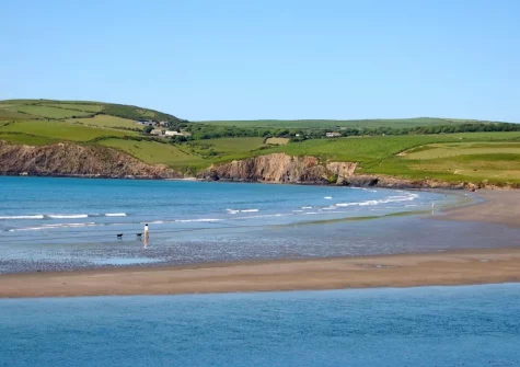 Newport Sands Beach is nearby with a long stretch of golden sand - great for swimming, water sports, sunbathing & walking your dog