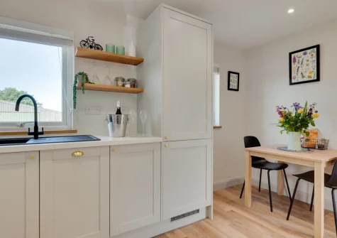 The kitchen & dining area at Bryniau Pair Ucha Cottage, Pandy Tudur