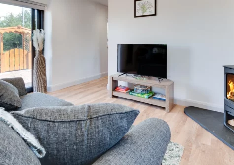 Bryniau Pair Ucha Cottage, Pandy Tudur is a cosy single-storey couple's retreat set amid the tranquil Hiraethog hills, featuring an open-plan living space, wood burner, private patio and easy access to Snowdonia's mountains and coast.
