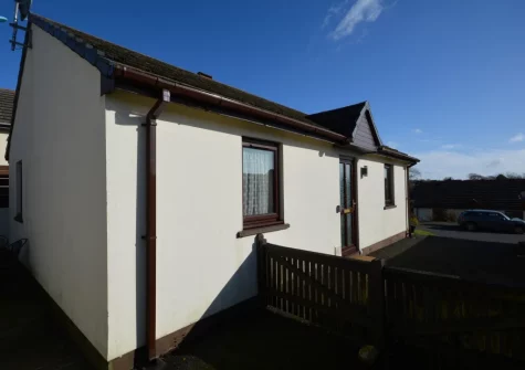 Buttercup Cottage is a detached bungalow set in a cul-de-sac in the village of Kilgetty
