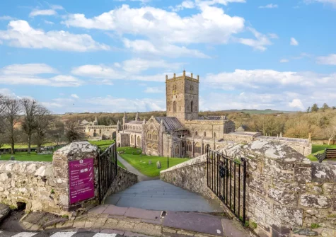 Bwthyn Clyd is situated just metres from the main square & its glorious 12th Century Cathedral
