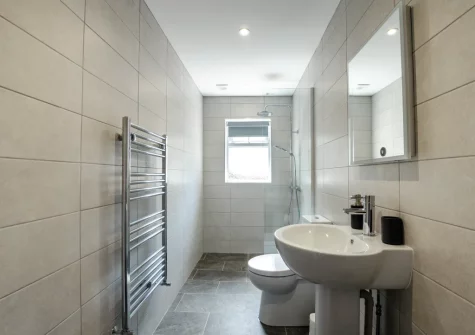 Bedroom #1 en-suite wetrrom at Bwthyn Clyd, Talwrn