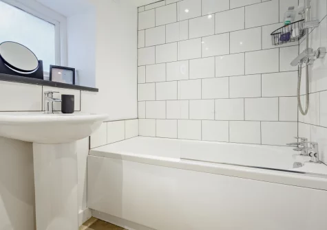 The ground floor bathroom at Bwthyn Craig Wen, Mynytho