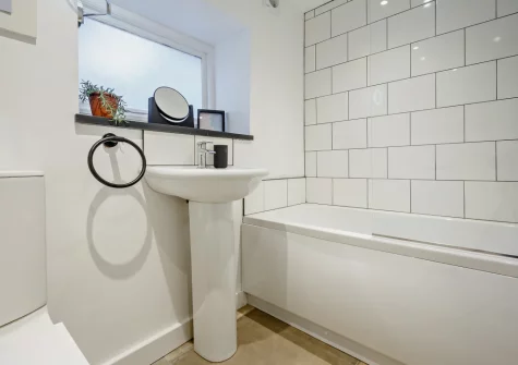 The bathroom at Bwthyn Craig Wen, Mynytho